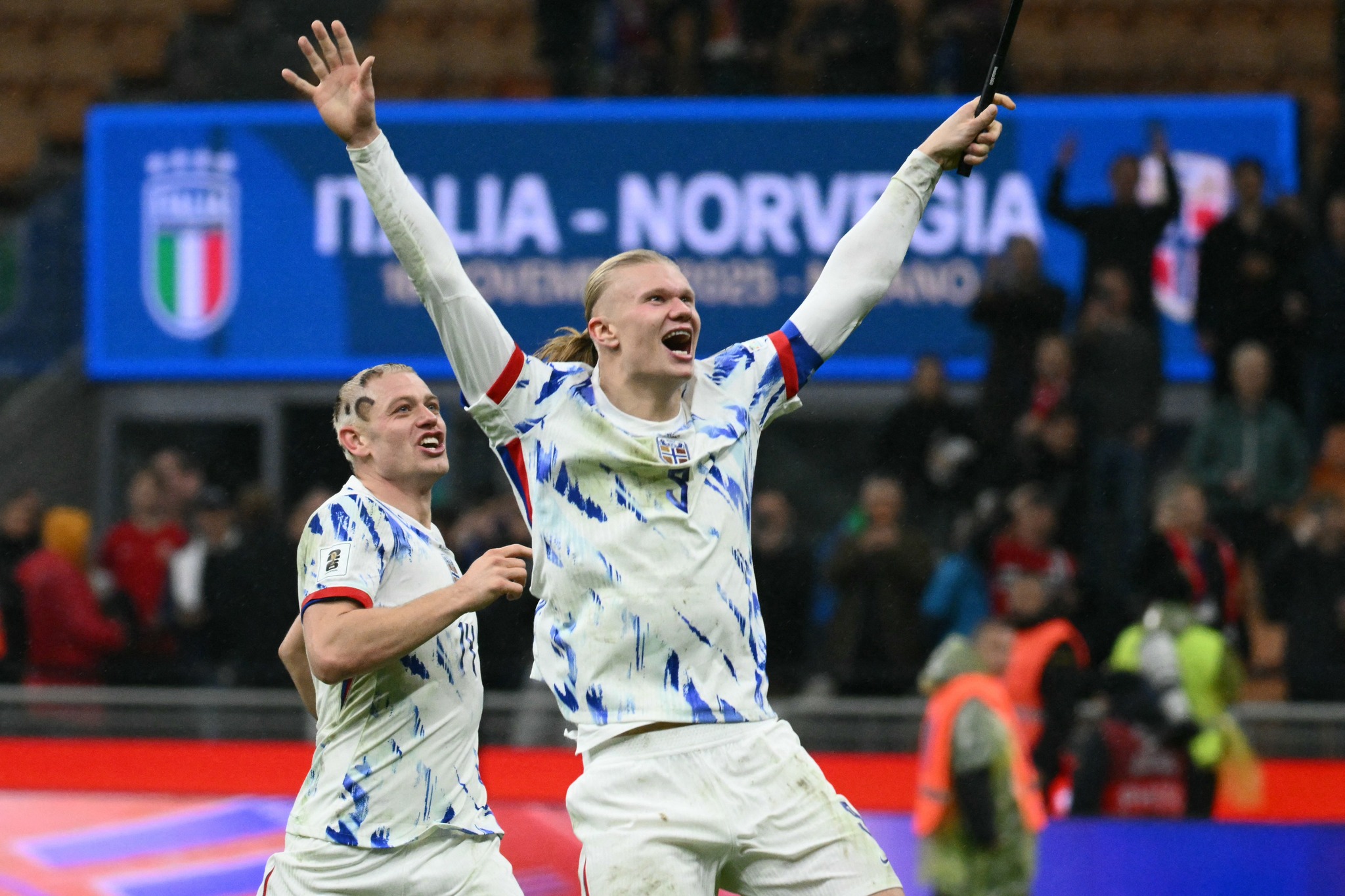 Norway's captain, Erling Braut Haaland (#09), and Norway's defender, Julian Ryerson (#14) celebrate their victory at the end of the FIFA World Cup 2026 European qualification football match between Italy and Norway, at the San Siro Stadium, in Milan, on November 16, 2025. Photo courtesy of the official FIFA Facebook Profile. Norway prop bets featured image