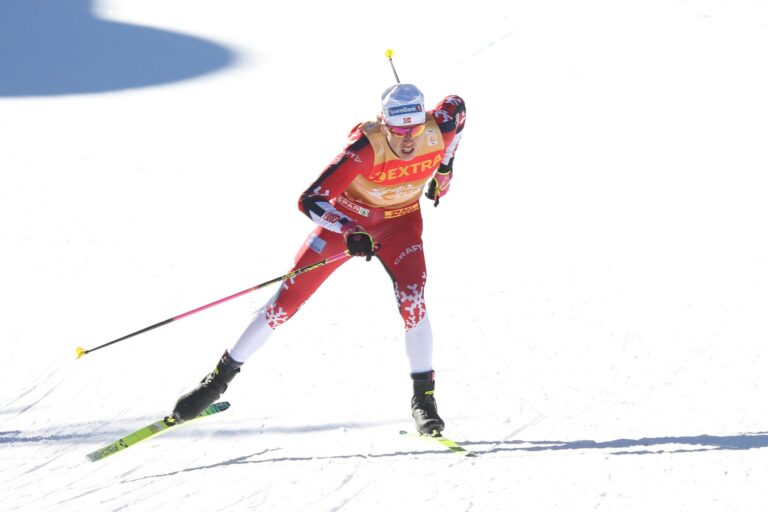 Johannes Høsflot Klæbo cross country skiier during a competition.