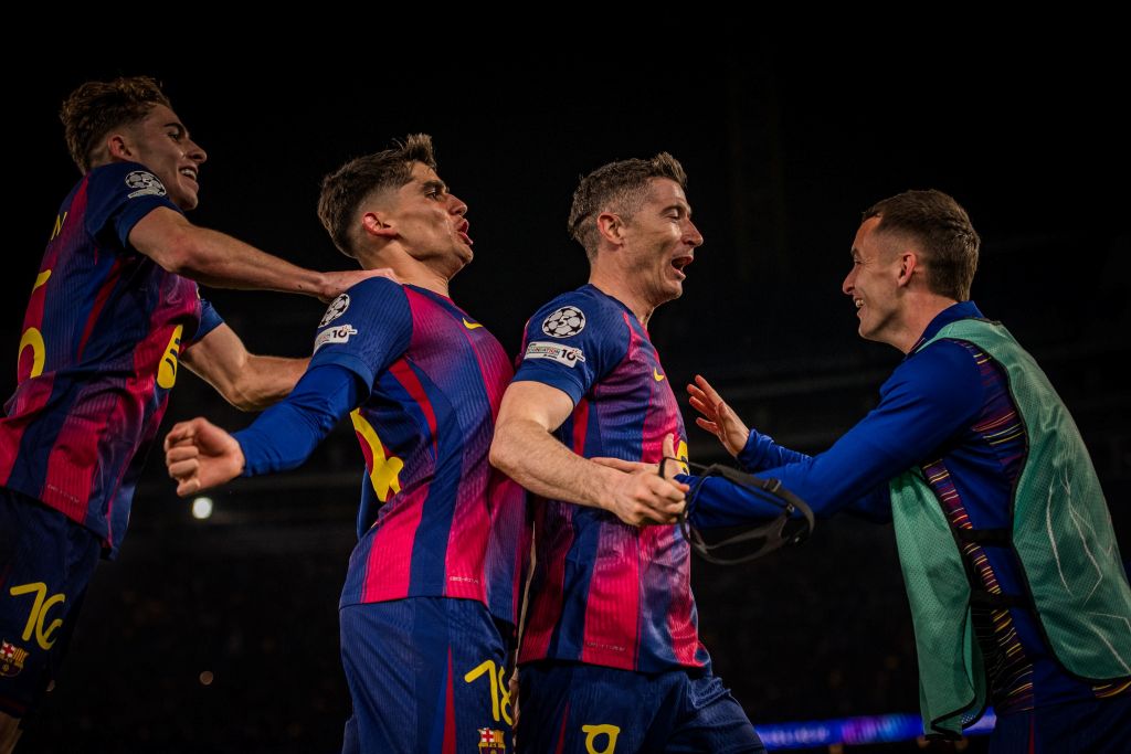 Robert Lewandowski from FC Barcelona celebrates a goal with teammates. Champions League quarter-finals featured image.