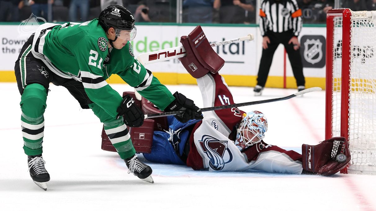 Colorado Avalanche's goalie, Scott Wedgewood, saves a shot against Jason Robertson from the Dallas Stars. Stanley Cup odds featured image