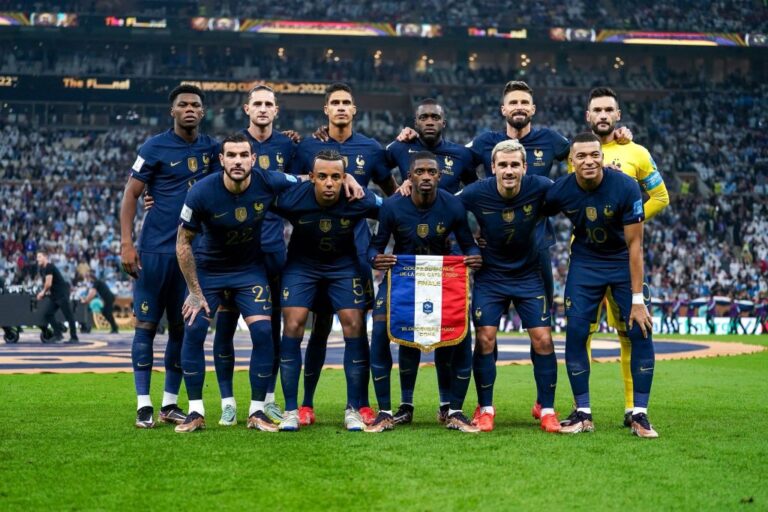 France's football team photo ahead of the final of the World Cup 2022 against Argentina. World Cup 2026 tips for day 5 & 6 featured image.