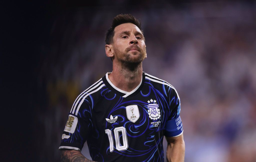 Lionel Messi reacts during his game against Jordan. World Cup Golden Ball featured image.